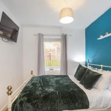 Olympian Court 2 Bed Apartment *